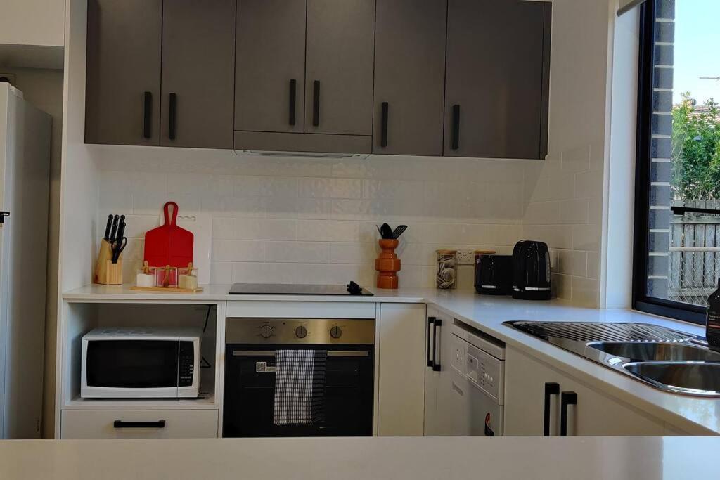 Holiday home Baywater Retreat- Walk To Water - Quiet Street - To Brisbane Gold Coast And Sunshine Coast! Cleveland