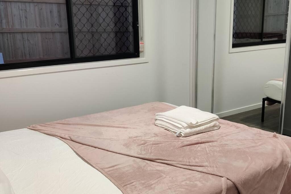 Baywater Retreat- Walk To Water - Quiet Street - To Brisbane Gold Coast And Sunshine Coast! Cleveland