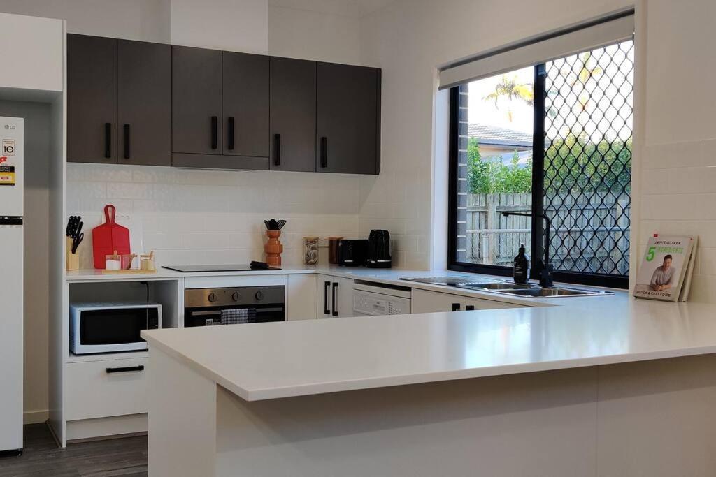 Baywater Retreat- Walk To Water - Quiet Street - To Brisbane Gold Coast And Sunshine Coast! Holiday home Cleveland