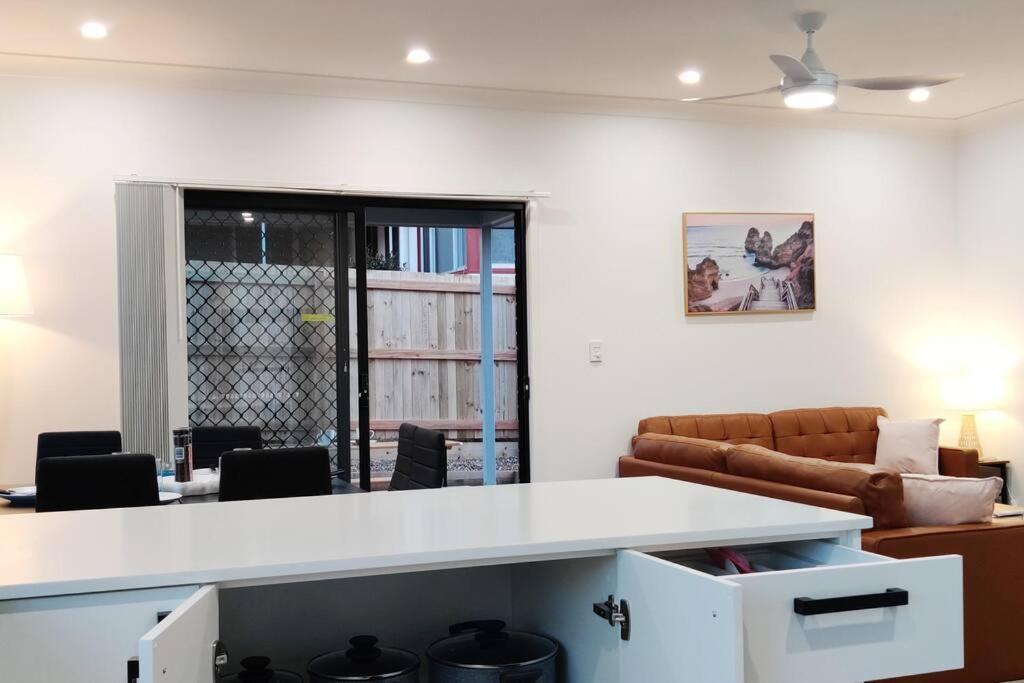 Baywater Retreat- Walk To Water - Quiet Street - To Brisbane Gold Coast And Sunshine Coast! Cleveland