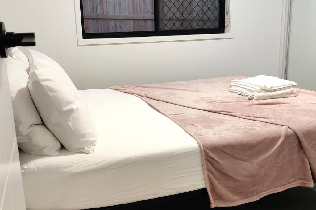 Baywater Retreat- Walk To Water - Quiet Street - To Brisbane Gold Coast And Sunshine Coast! *
