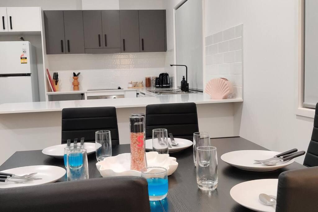 Baywater Retreat- Walk To Water - Quiet Street - To Brisbane Gold Coast And Sunshine Coast!
