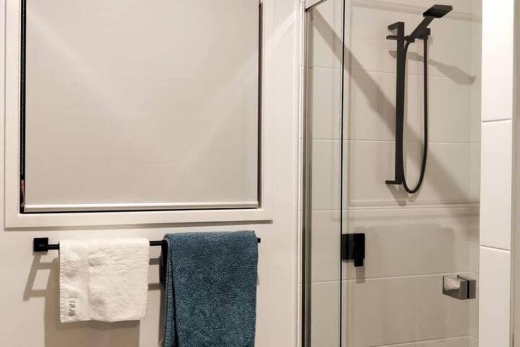 Baywater Retreat- Walk To Water - Quiet Street - To Brisbane Gold Coast And Sunshine Coast! Holiday home *