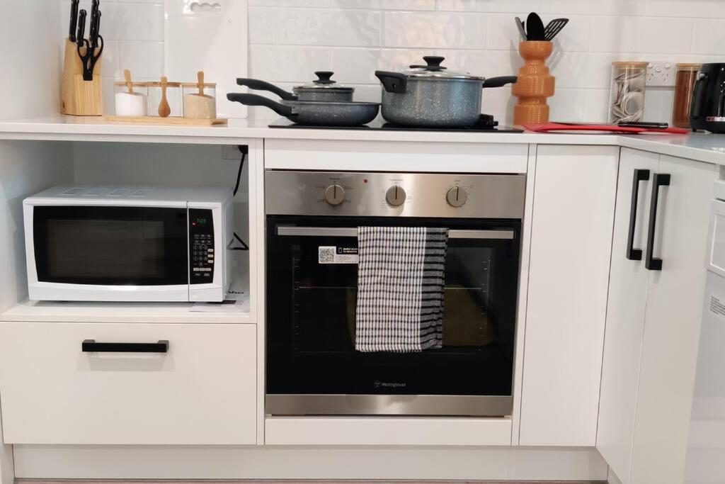 Holiday home Baywater Retreat- Walk To Water - Quiet Street - To Brisbane Gold Coast And Sunshine Coast!