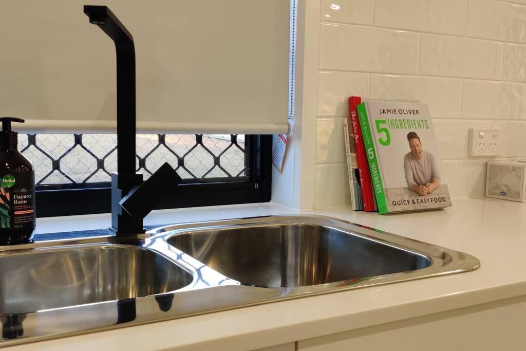 Holiday home Baywater Retreat- Walk To Water - Quiet Street - To Brisbane Gold Coast And Sunshine Coast! *