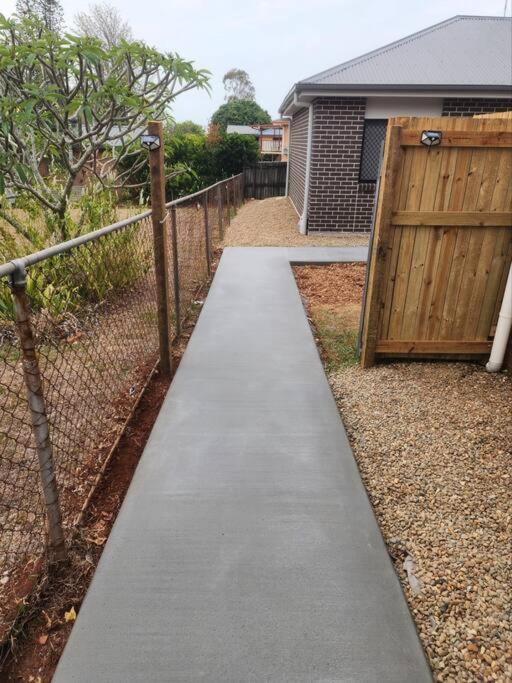 Baywater Retreat- Walk To Water - Quiet Street - To Brisbane Gold Coast And Sunshine Coast! Holiday home *