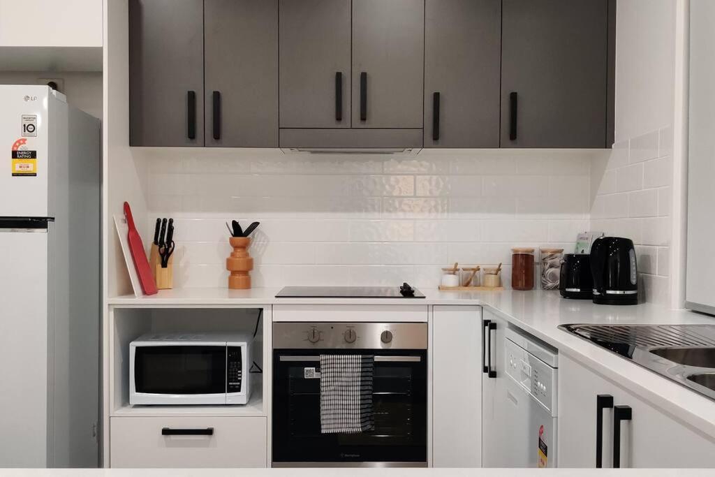 Baywater Retreat- Walk To Water - Quiet Street - To Brisbane Gold Coast And Sunshine Coast! Holiday home Cleveland