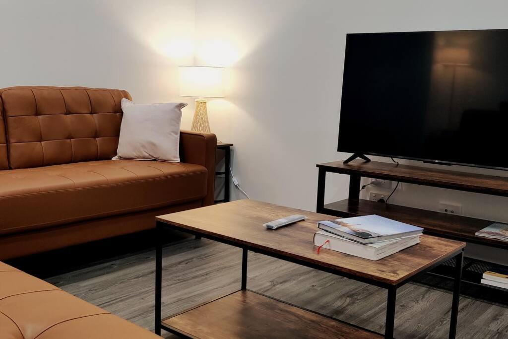 Baywater Retreat- Walk To Water - Quiet Street - To Brisbane Gold Coast And Sunshine Coast! Cleveland